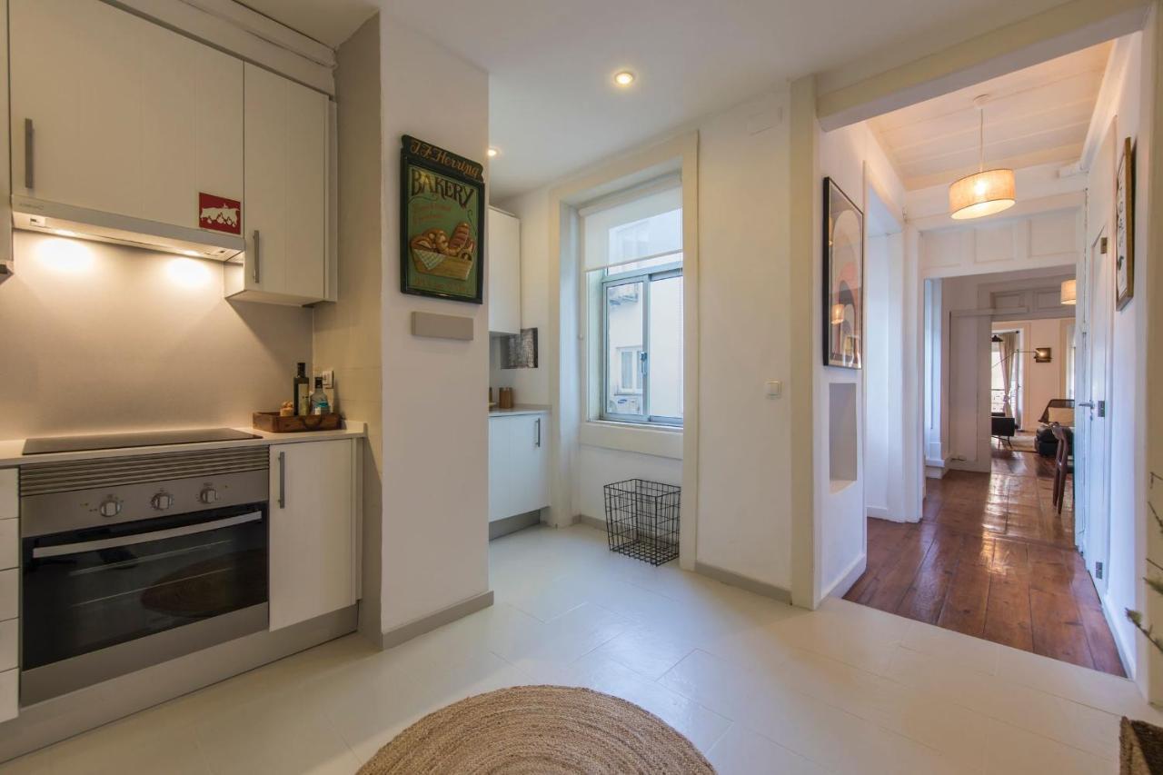 Lovelystay - Chiado 2 Bedroom Charm! ลิสบอน ภายนอก รูปภาพ